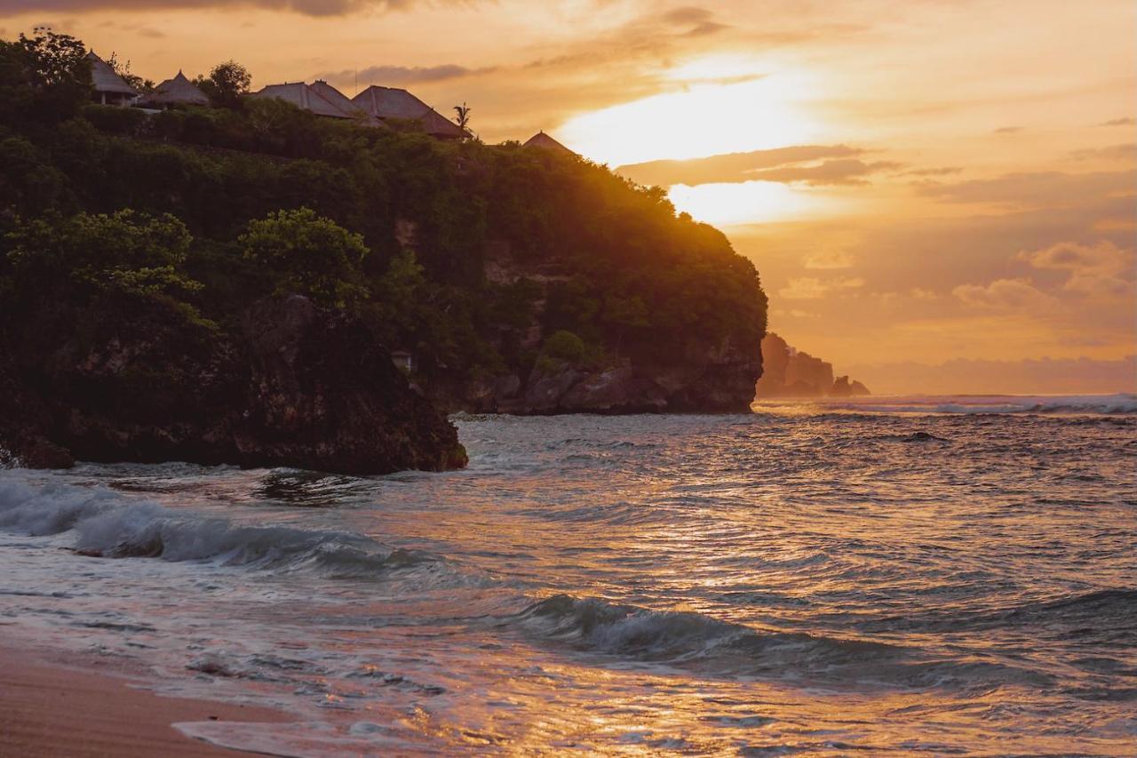 Legends Beachfront Resort Uluwatu Exterior foto